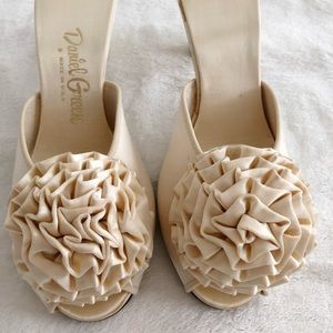 Vintage 1940s BNWOT Daniel Green Monique Slippers